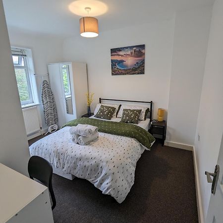 Fantastic 3-Bedroom House In London Morden  Luaran gambar