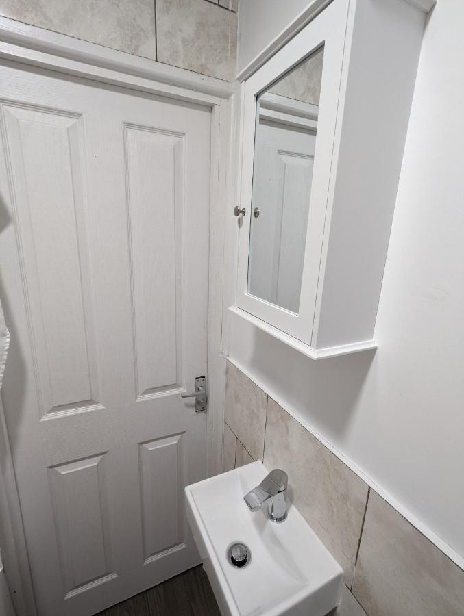 Fantastic 3-Bedroom House In London Morden  Luaran gambar