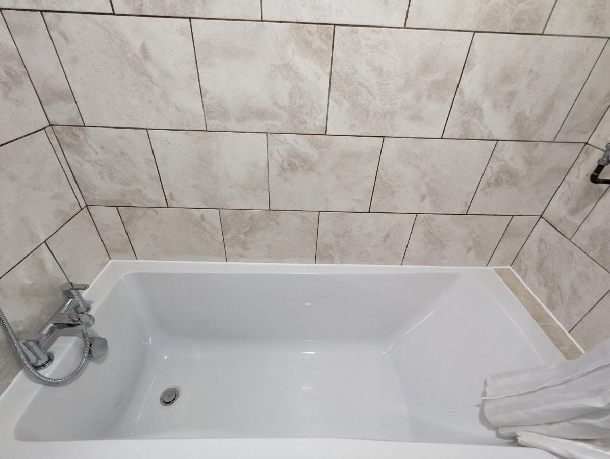 Fantastic 3-Bedroom House In London Morden  Luaran gambar