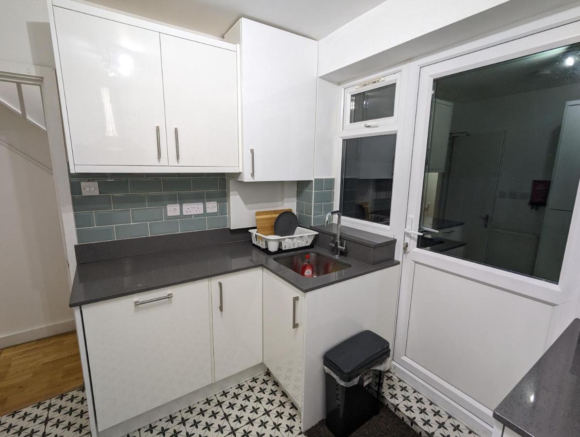 Fantastic 3-Bedroom House In London Morden  Luaran gambar