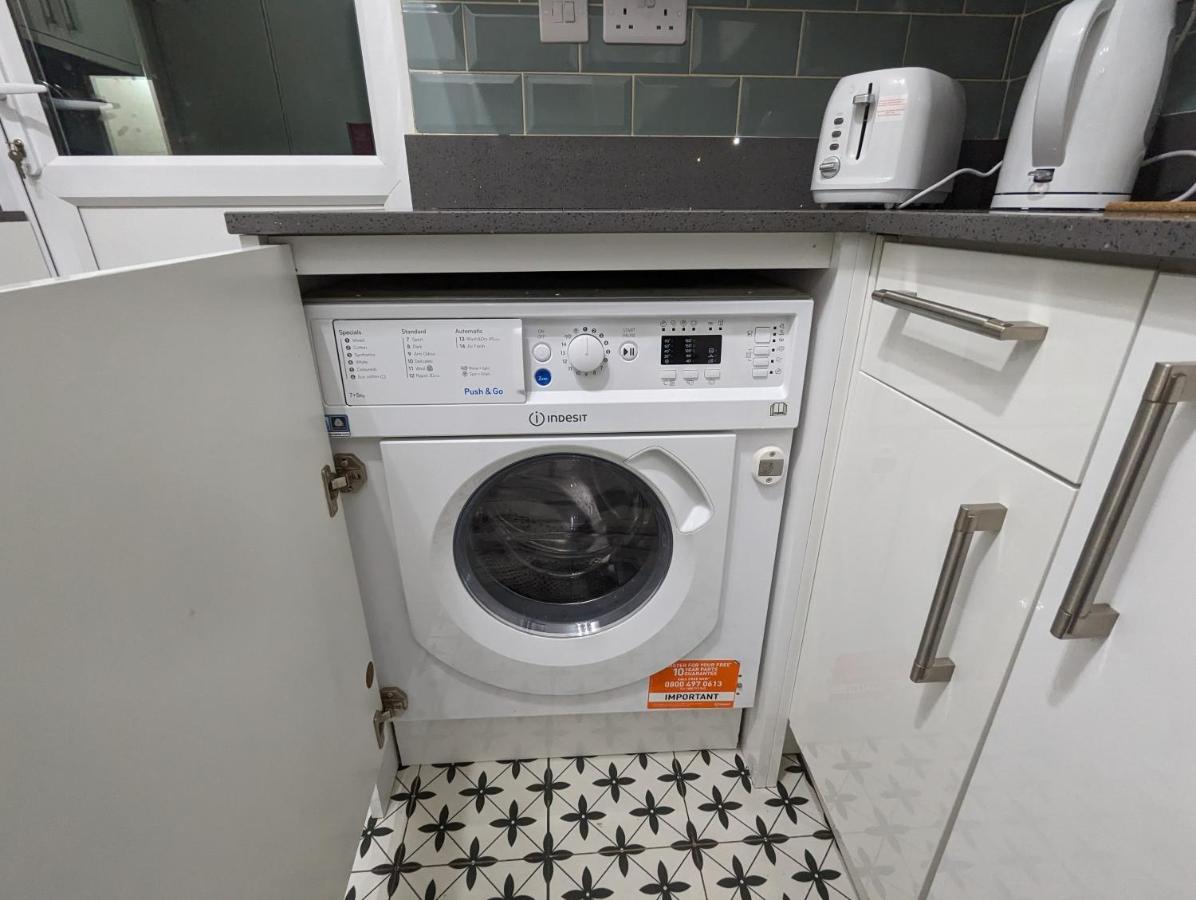 Fantastic 3-Bedroom House In London Morden  Luaran gambar