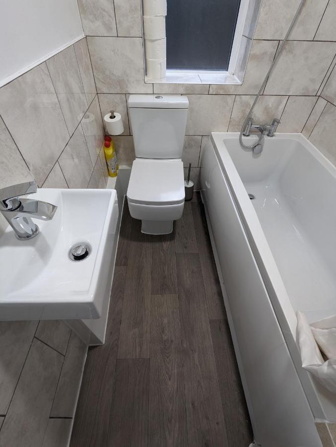 Fantastic 3-Bedroom House In London Morden  Luaran gambar