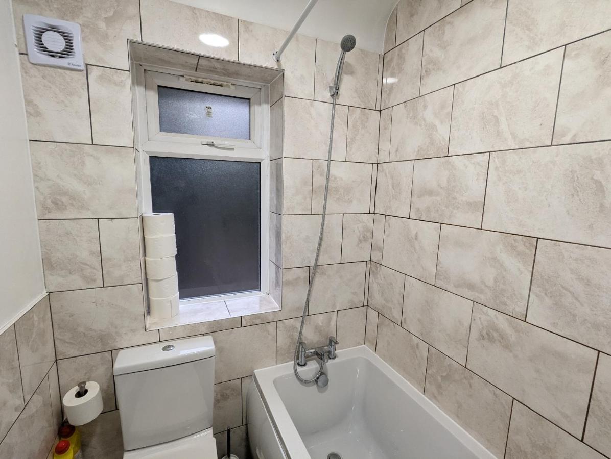Fantastic 3-Bedroom House In London Morden  Luaran gambar