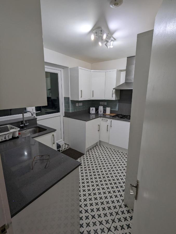 Fantastic 3-Bedroom House In London Morden  Luaran gambar