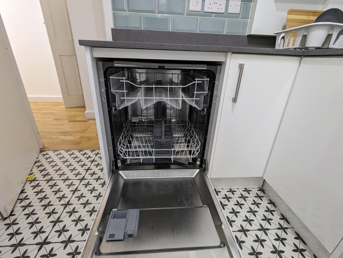 Fantastic 3-Bedroom House In London Morden  Luaran gambar