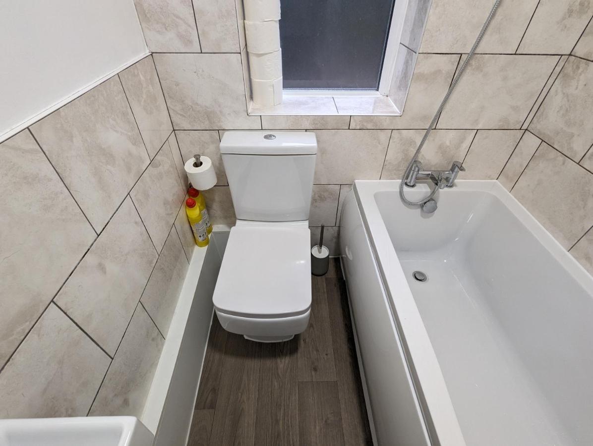 Fantastic 3-Bedroom House In London Morden  Luaran gambar